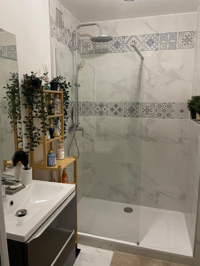 By Neptune - Appartement Rustique Jacuzzi Bondy Exterior foto