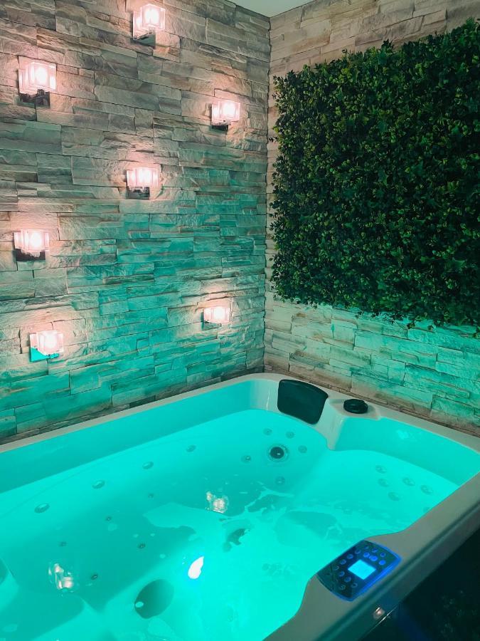 By Neptune - Appartement Rustique Jacuzzi Bondy Exterior foto