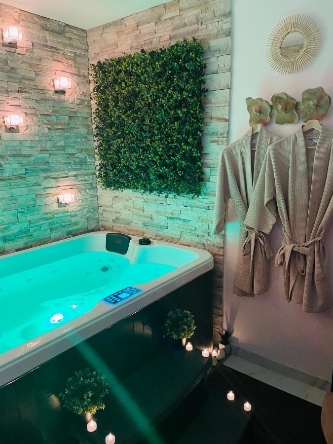 By Neptune - Appartement Rustique Jacuzzi Bondy Exterior foto